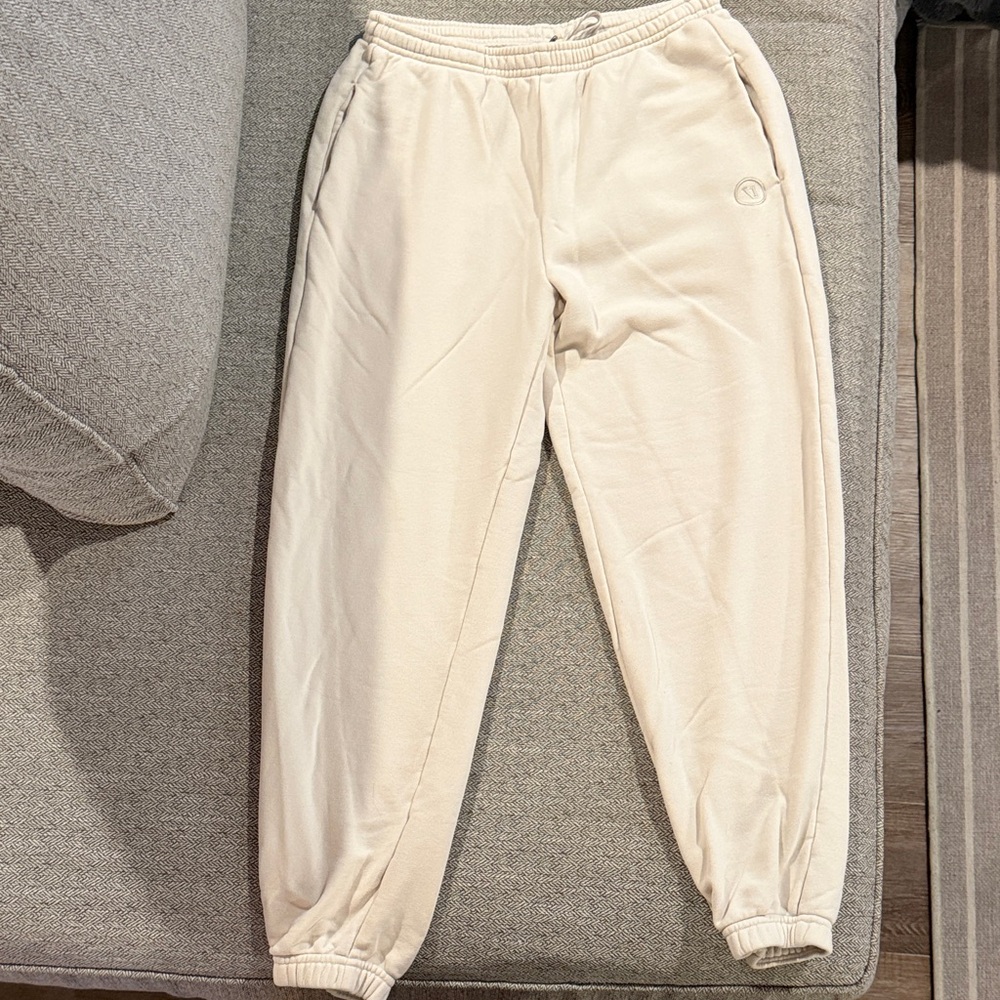 Vuori Women's Sedona Sweatpants in the Color Bone